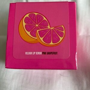 Jeffree Star velour lip scrub - pink grapefruit